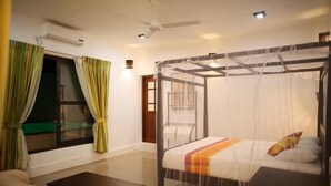 Double Room, Pool View | Minibar, in-room safe, desk, iron/ironing board (on request) - Villa Pinnawala (Rambukkana)
