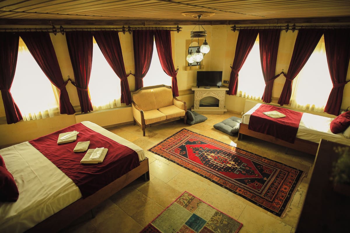 Camera Luxury, non fumatori, vista montagna | Minibar, una scrivania, insonorizzazione, ferro/asse da stiro