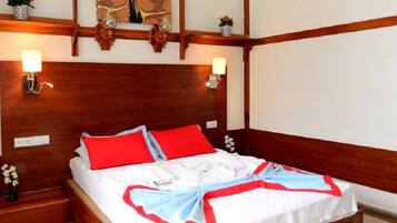 Sängtillbehör av högsta kvalitet, minibar, skrivbord och ljudisolering