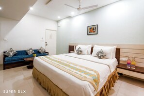 Desk, iron/ironing board, free WiFi - Hotel Ashish Palace (Udaipur)