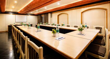 Ashish Palace - A City Center Hotel