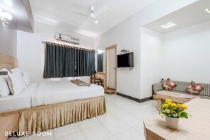 Desk, iron/ironing board, free WiFi - Hotel Ashish Palace (Udaipur)