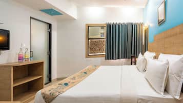 Deluxe Double or Twin Room | Desk, iron/ironing board, free WiFi