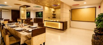Ashish Palace - A City Center Hotel