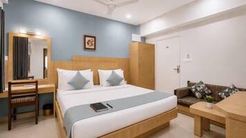 Deluxe Double or Twin Room | Desk, iron/ironing board (on request), WiFi (free)