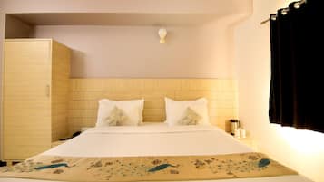 Deluxe Double or Twin Room | Desk, iron/ironing board, free WiFi