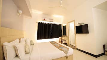 Deluxe Double or Twin Room | Desk, iron/ironing board, free WiFi