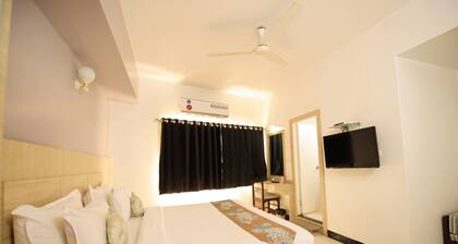 Hotel Ashish Palace