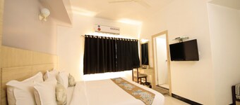 Hotel Ashish Palace