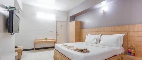 Kahden hengen deluxe-huone (yksi tai kaksi sänkyä) | Työpöytä, silitysrauta/-lauta, ilmainen Wi-Fi