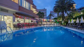 Seasonal outdoor pool, open 9:00 AM to 5:30 PM, pool umbrellas