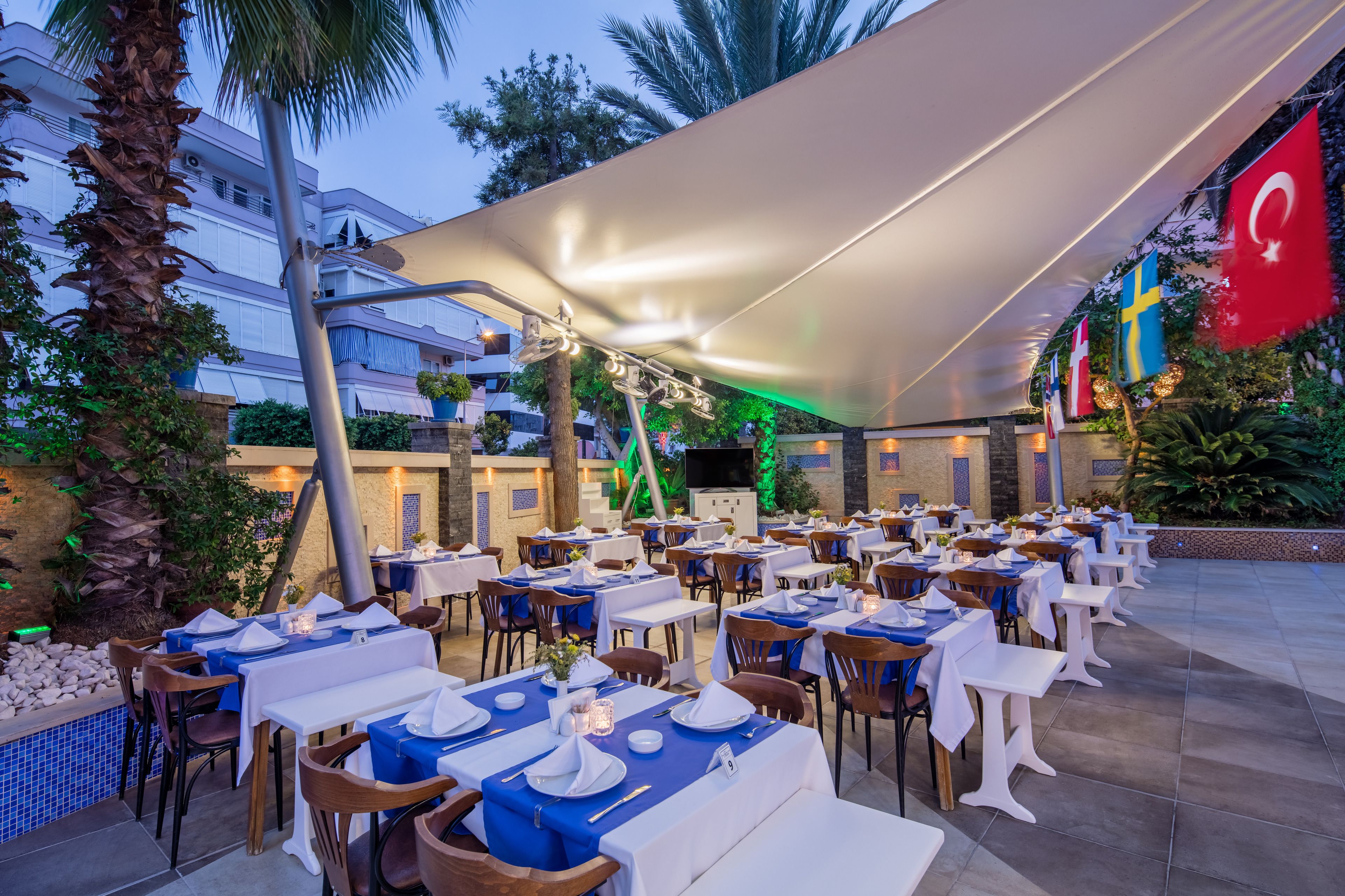 breakfast, lunch, dinner served; international cuisine, pool views