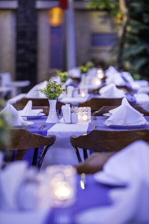 Breakfast, lunch, dinner and brunch served - May Flower Apart Hotel (Alanya)
