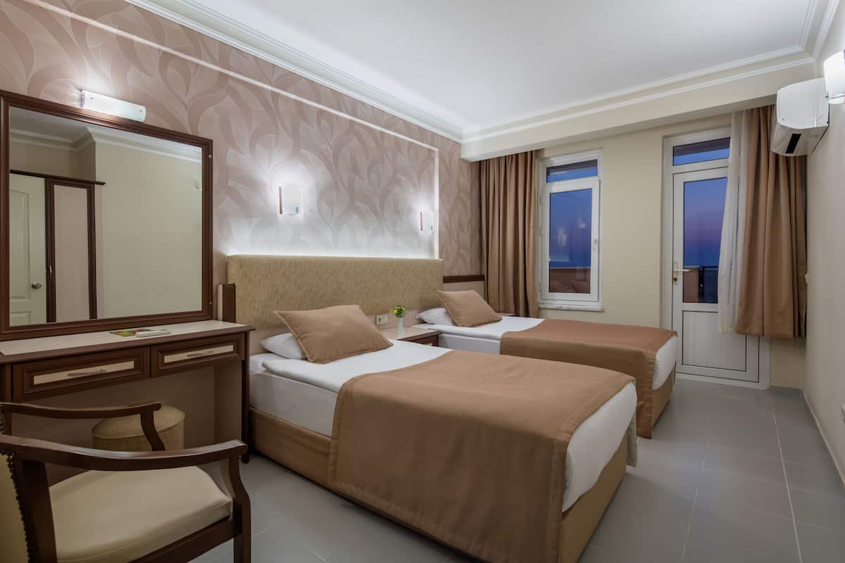 Departamento, balcón | Ropa de cama de alta calidad, escritorio y insonorización 