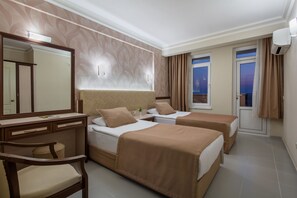 Leilighet, balkong | Sengetøy av topp kvalitet, skrivebord og lydisolert