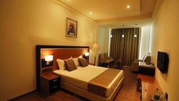 Premium bedding, minibar, in-room safe, desk