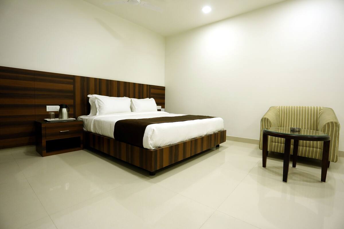 Executive Room | Premium bedding, minibar, in-room safe, desk