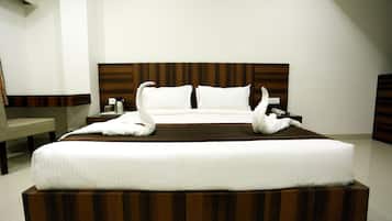 Executive Room | Premium bedding, minibar, in-room safe, desk