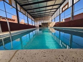 Una piscina techada