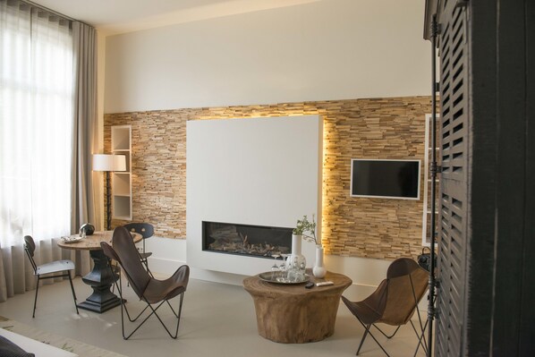 标准套房 | 特色装修、特色家居、办公桌、熨斗/熨衣板