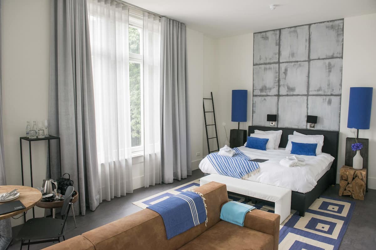 Luxury Suite, Balcony (Bastion) | Desk, iron/ironing board, cribs (free), WiFi (free)