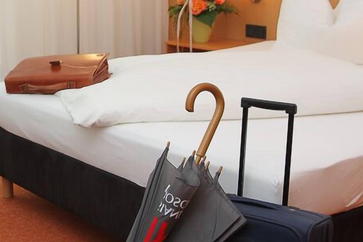 Twin Room, Non Smoking | In-room safe, desk, cribs (free), rollaway beds (surcharge)