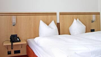 Twin Room, Non Smoking | In-room safe, desk, free cribs/infant beds, rollaway beds