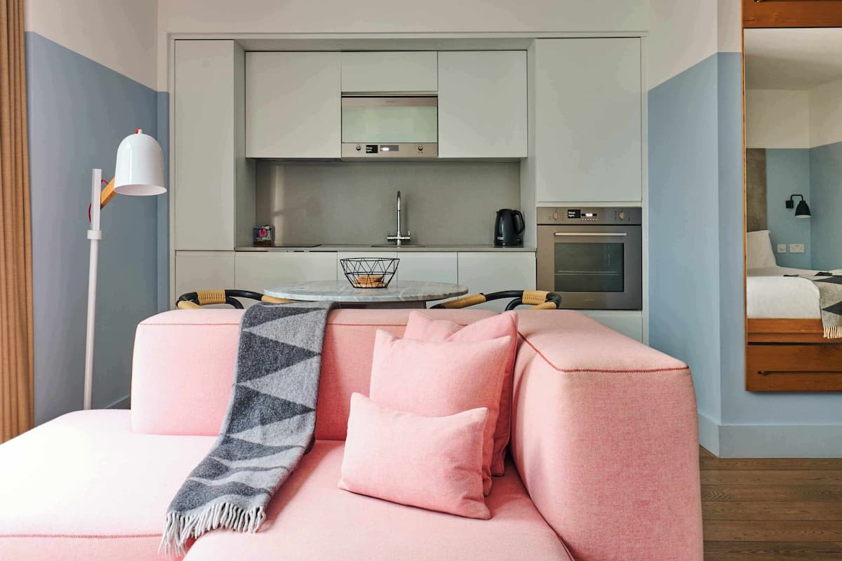 Micro Studio | Premium bedding, in-room safe, desk, laptop workspace