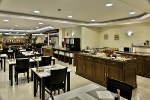 Päivittäinen buffetaamiainen maksusta