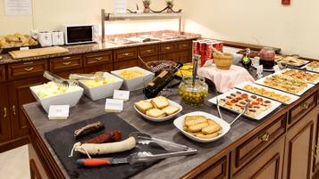 Se ofrece un desayuno bufé (12 EUR por persona)