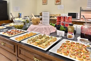 Daily buffet breakfast for a fee