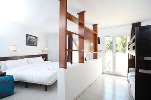 家庭客房 | 房內夾萬、書桌、遮光窗簾/窗簾、隔音