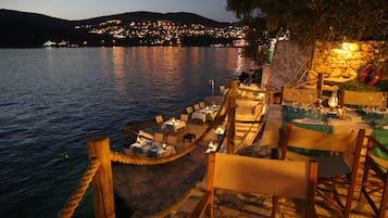 Lunch and dinner served