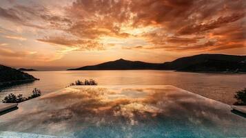 Luxury Villa, 3 Bedrooms | Terrace/patio