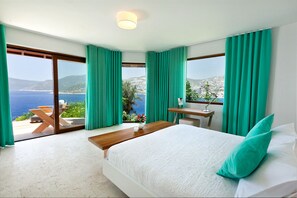 Minibar, coffres-forts dans les chambres, bureau, Wi-Fi gratuit