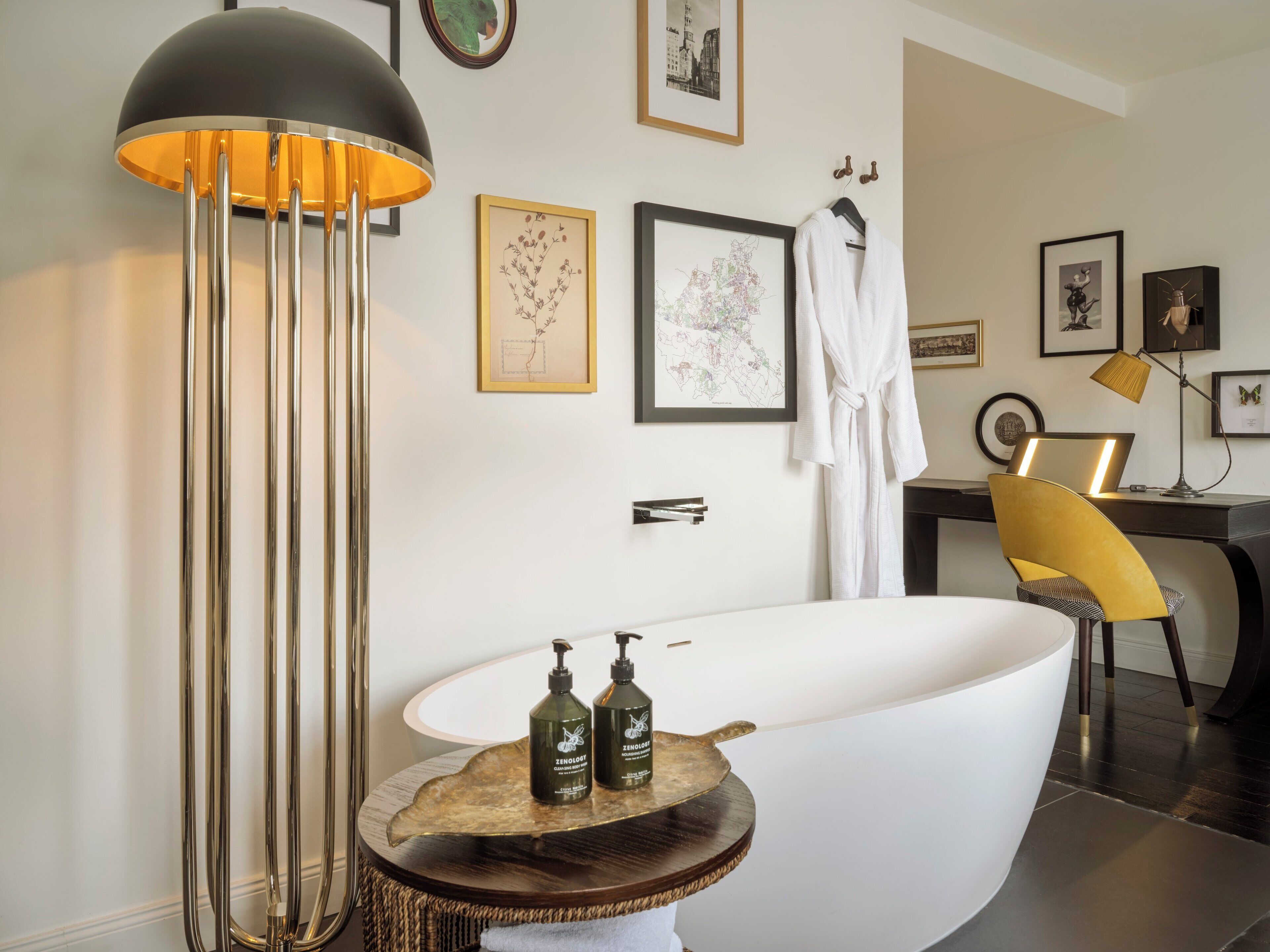 suite (nikolai) | bathroom | free toiletries, hair dryer, slippers, towels