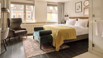 Habitación Deluxe (Nikolai) | 1 dormitorio, ropa de cama de alta calidad, caja fuerte y escritorio