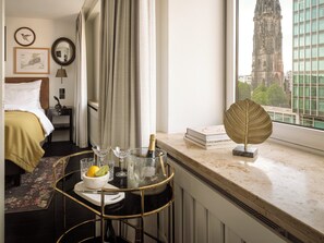 Suite (Nikolai) | Hochwertige Bettwaren, Zimmersafe, Schreibtisch, Verdunkelungsvorhänge