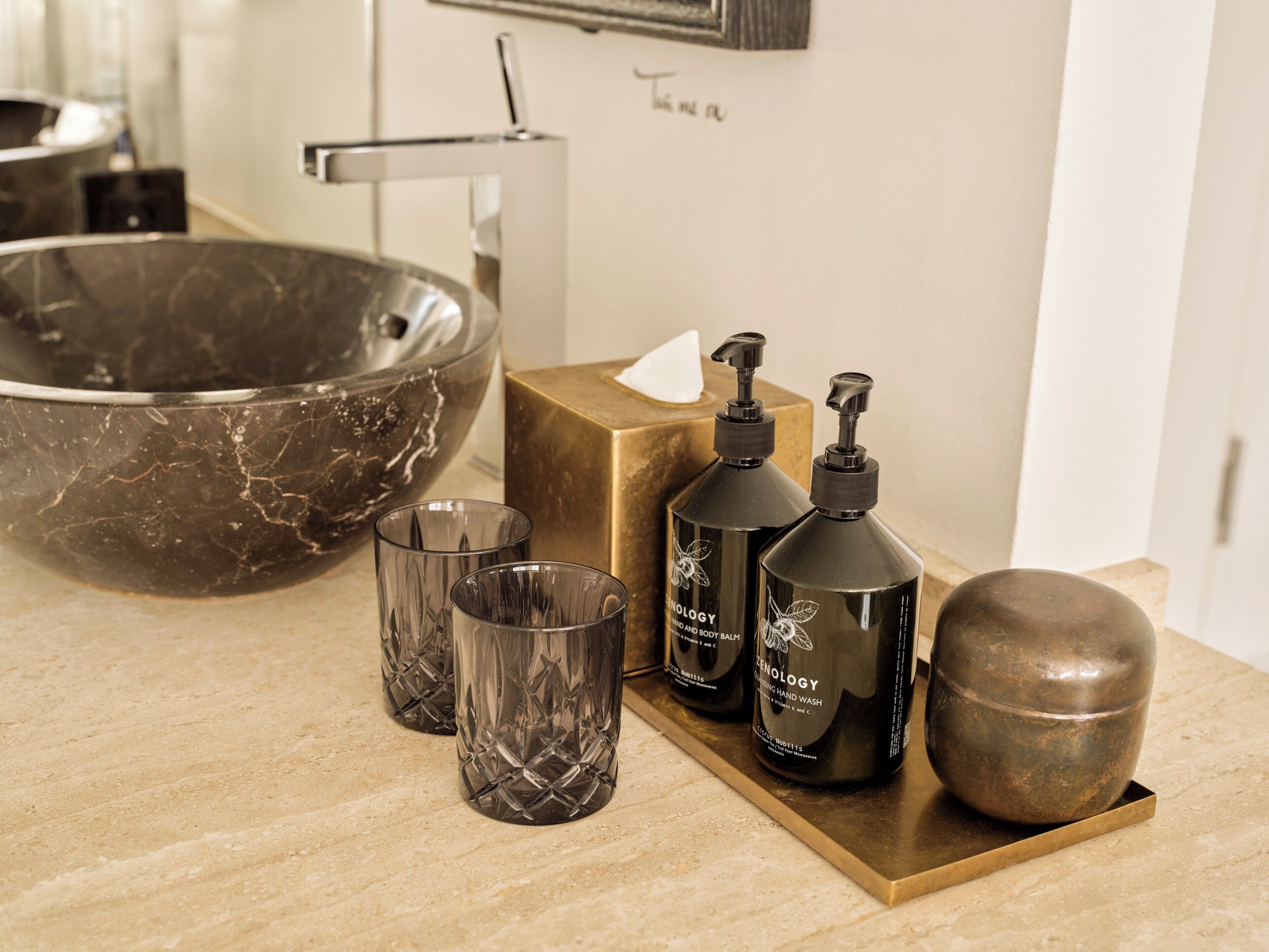 deluxe room (nikolai) | bathroom | free toiletries, hair dryer, slippers, towels