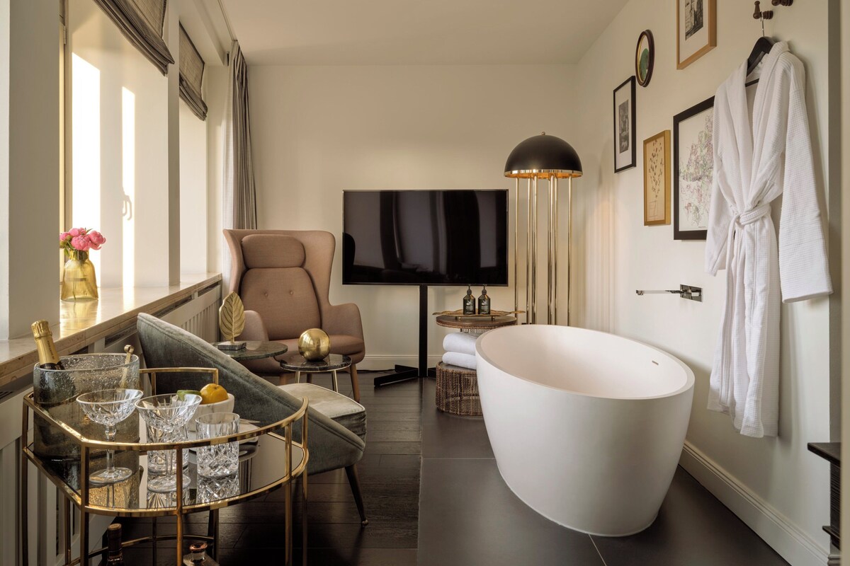 Suite (Nikolai)