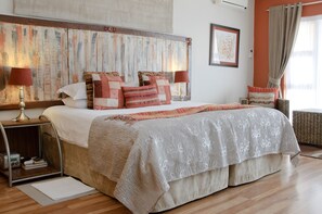 Luksus-dobbeltrom, 1 kingsize-seng, ikke-røyk, fjellutsikt | Safe på rommet, individuelt dekorert og individuelt innredet