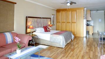 Luxury Double Room, 1 King Bed, Non Smoking, Mountain View | In-room safe, individually decorated, individually furnished