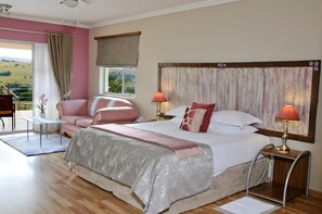 Luxury Double Room, 1 King Bed, Non Smoking, Mountain View | In-room safe, individually decorated, individually furnished - Country Park (Muldersdrift)