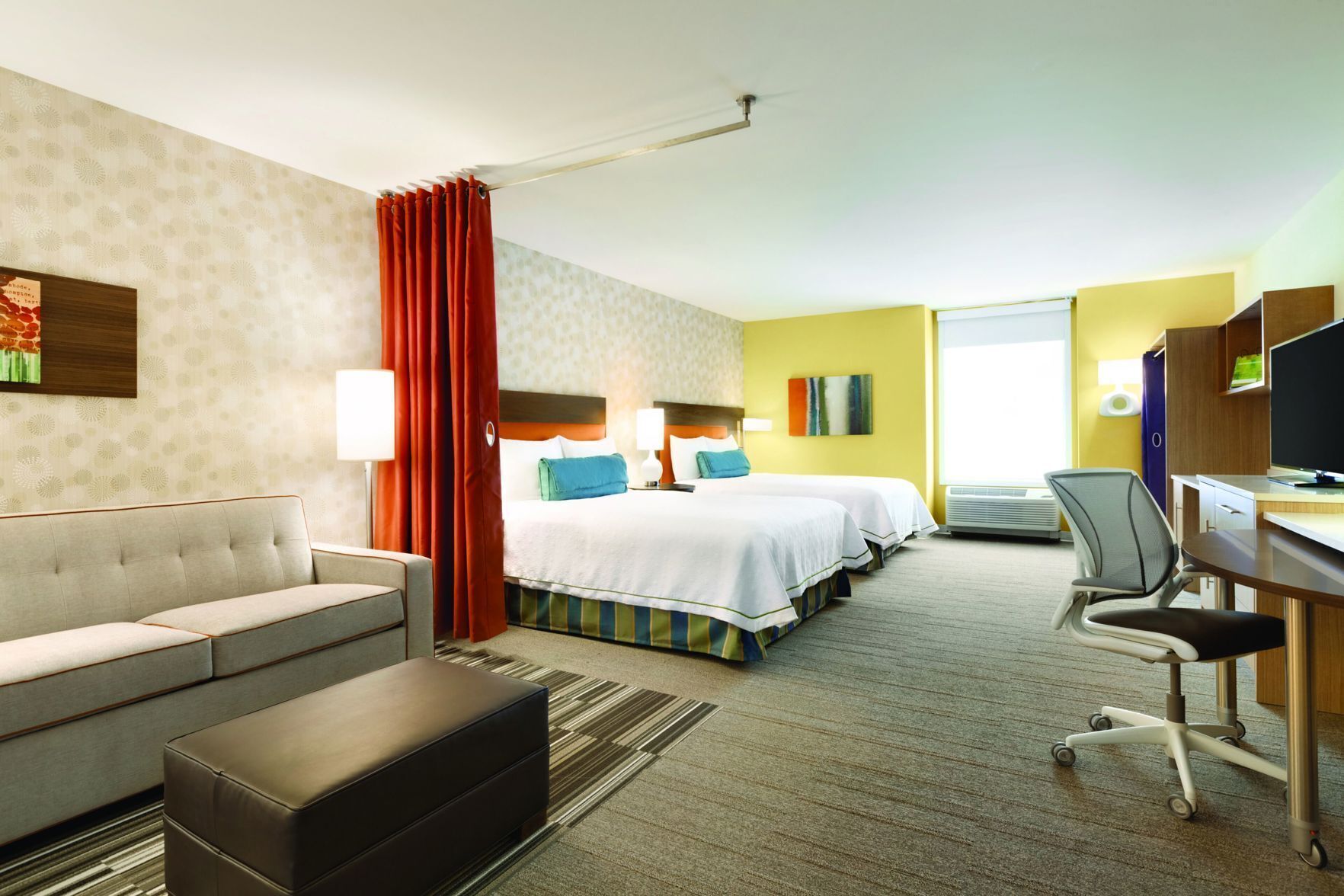Hochwertige Bettwaren, Pillowtop-Betten, Schreibtisch