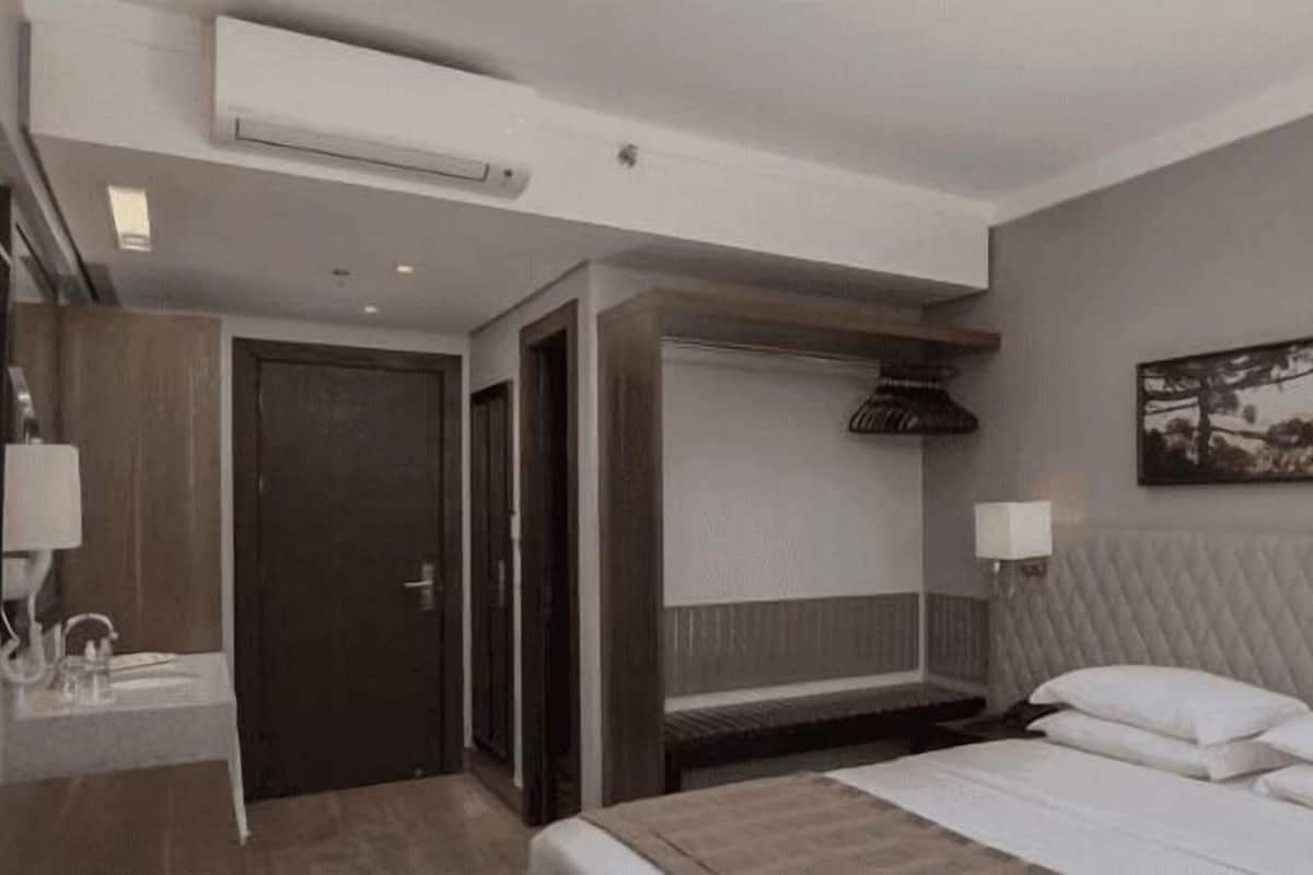 Superior Vista Igreja | Minibar, odada kasa, masa, dizüstü bilgisayar çalışma alanı