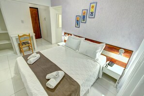 Minibar, in-room safe, blackout drapes, iron/ironing board - Hotel Vela Azul (Balneário Camboriú)