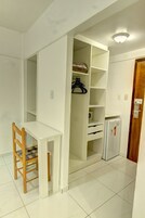 Minibar, caja de seguridad en la habitación y cortinas blackout 