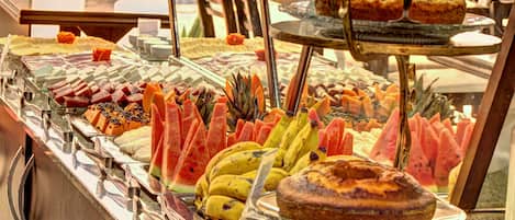 Free daily buffet breakfast