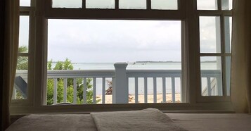 Villa superior, 2 habitaciones, vistas a la bahía, frente al mar | Vistas desde la habitación