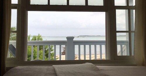 Mangrove Cay Sea View Villas